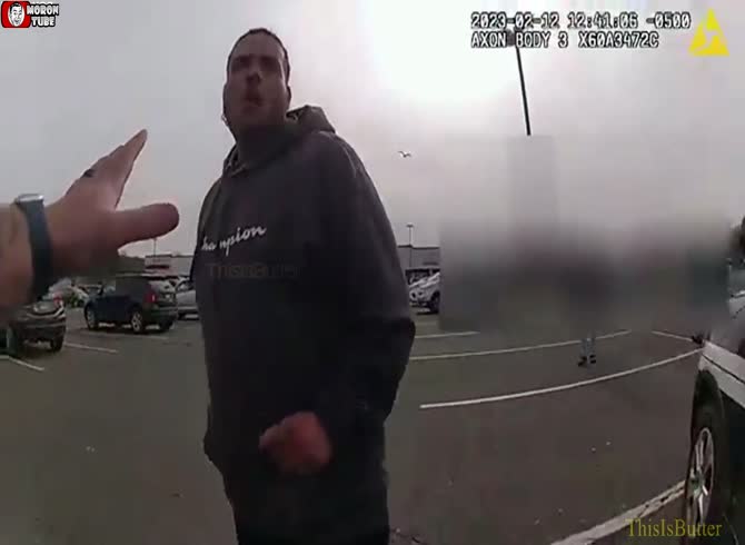 Video :A drug addict assaults many individuals and causes perspiration in the policeman who attempts to apprehend him